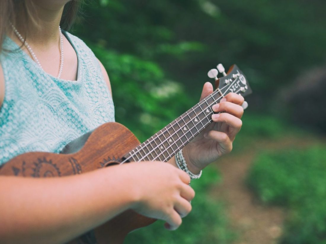 child playing the ukulele